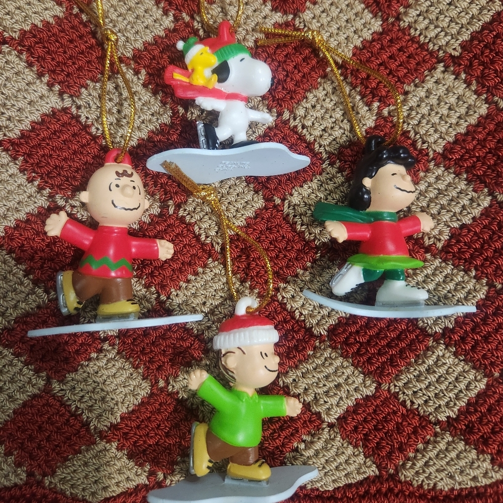 Christmas Peanuts Snoopy Ornaments LOT OF 4